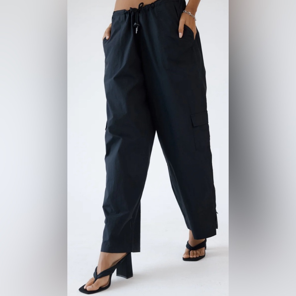 NWT Klassy Network Oversized Parachute Pants - Black, Small